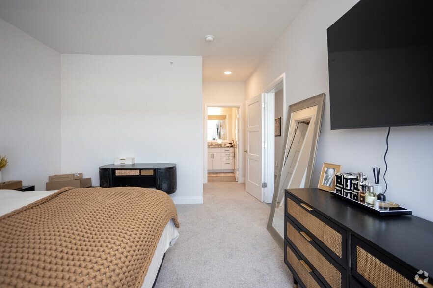 More Photos Of 140 E Monument Ave, Dayton Apartments For Lease