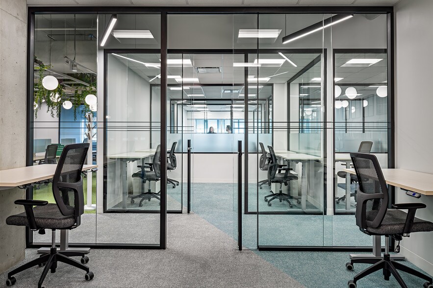 More Photos Of 111 Peter St, Toronto Office For Lease