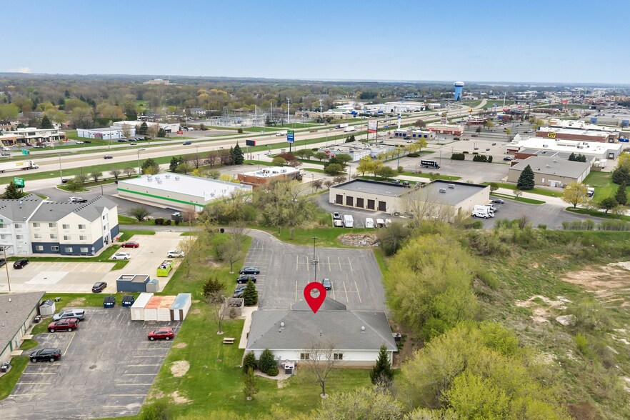 More Photos Of 1780 S Koeller St, Oshkosh Flex For Sale
