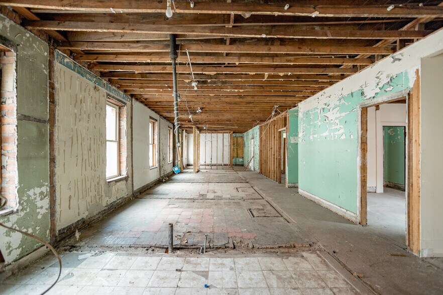 More Photos Of 2640 Junction St, Detroit Storefront Retail Residential For Sale