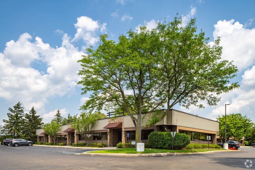 More Photos Of 27650-27652 Franklin Rd, Southfield Unknown For Lease