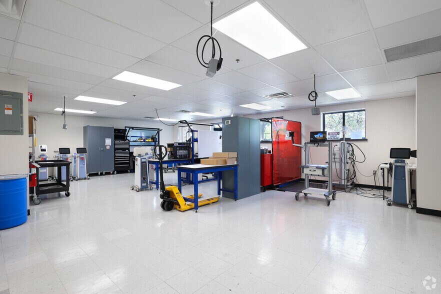 More Photos Of 34 Commerce Way, Woburn Research And Development For Lease