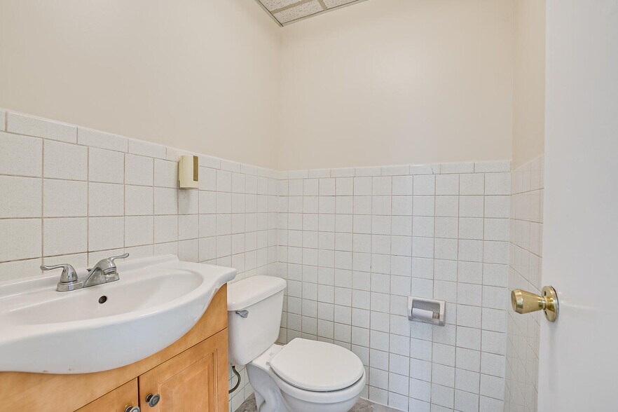 More Photos Of 451 S Washington Ave, Piscataway Medical For Lease