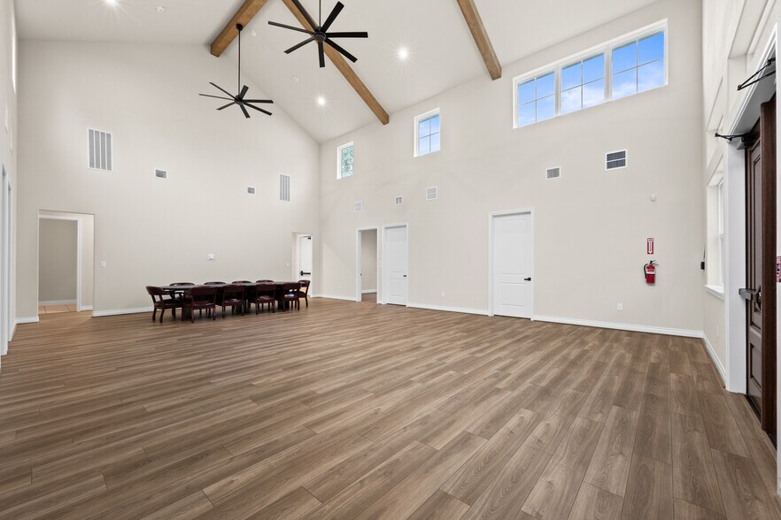 More Photos Of 19151 Oak Canyon Dr, Conroe Coworking Space