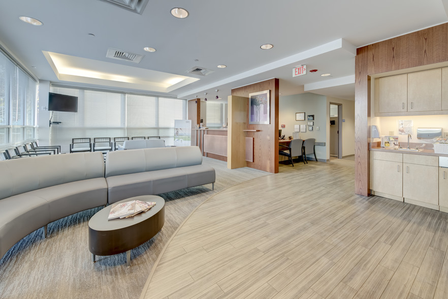 More Photos Of 19110 Darvin Dr, Mokena Medical For Lease