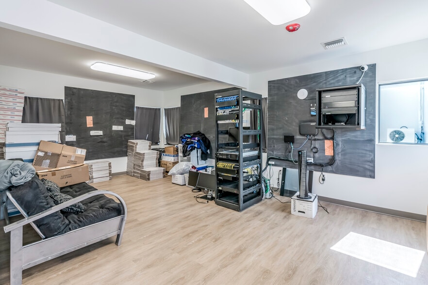More Photos Of 1014 N Dixie Hwy, Lake Worth Beach Loft Creative Space For Sale