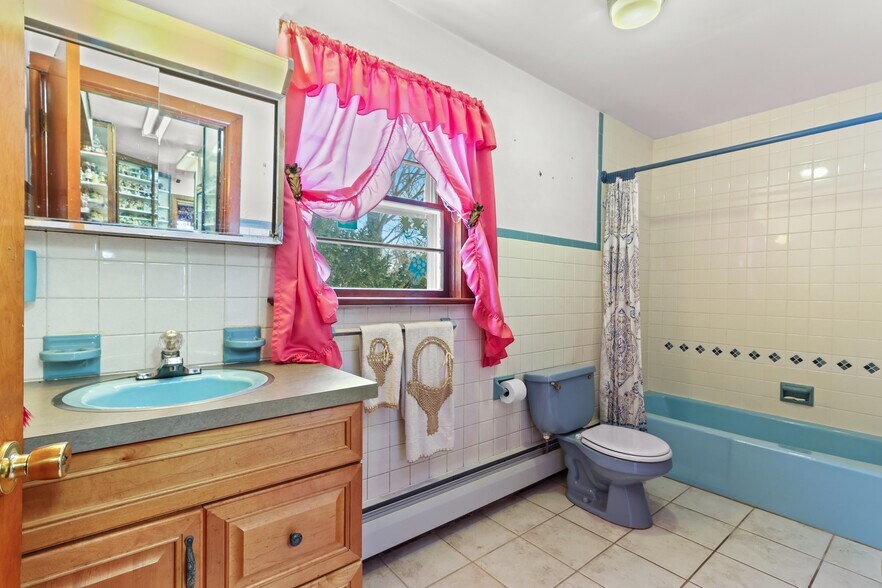 More Photos Of 2115 W Main St, Stroudsburg Service For Sale
