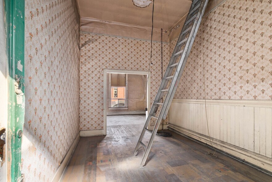 More Photos Of 313 N Main St, Ellensburg General Retail For Sale