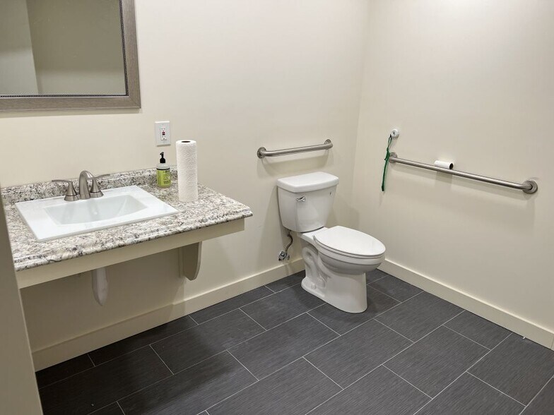 More Photos Of 1570 Boston Post Rd, Guilford Office For Lease