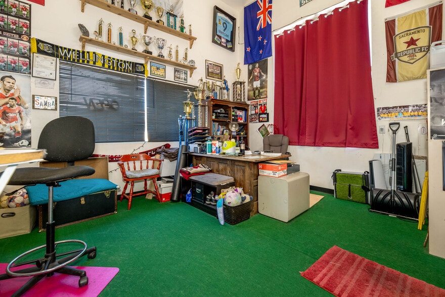 More Photos Of 957 Golden Gate Ter, Grass Valley Sports And Entertainment For Sale