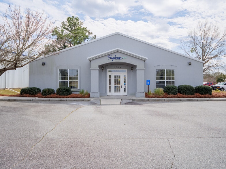 Primary Photo Of 1709 River St, Valdosta Office For Lease