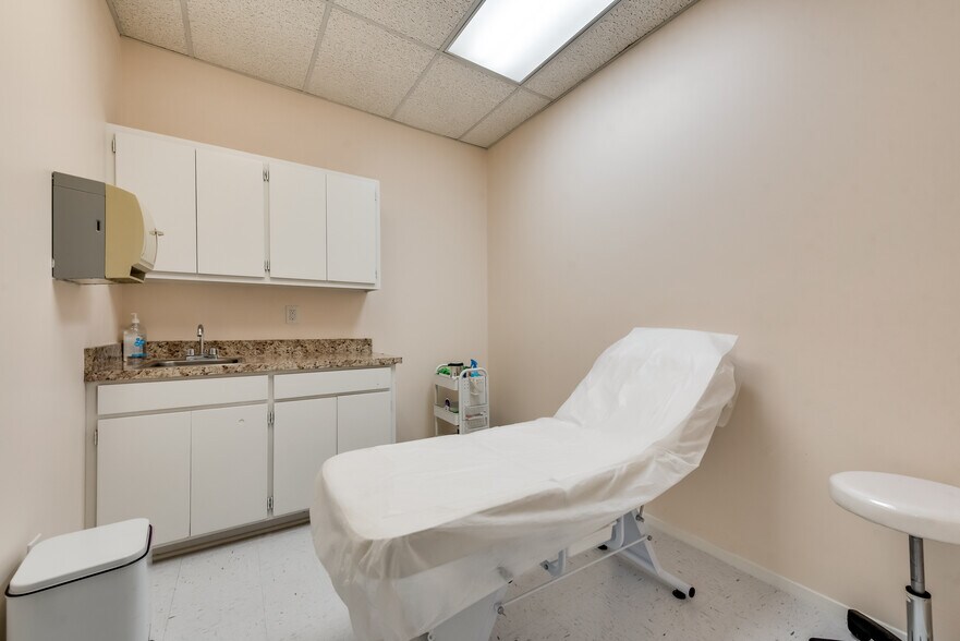 More Photos Of 912 Wright St, Arlington Medical For Sale