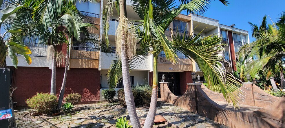 More Photos Of 1819 S Gramercy Pl, Los Angeles Apartments For Sale