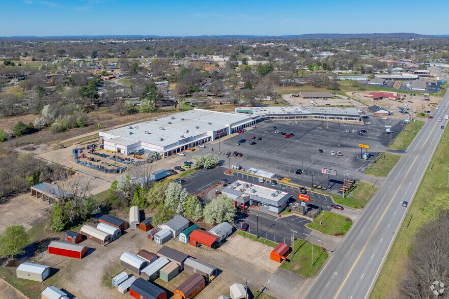 More Photos Of 1900 E Cherokee Ave, Sallisaw Storefront For Sale