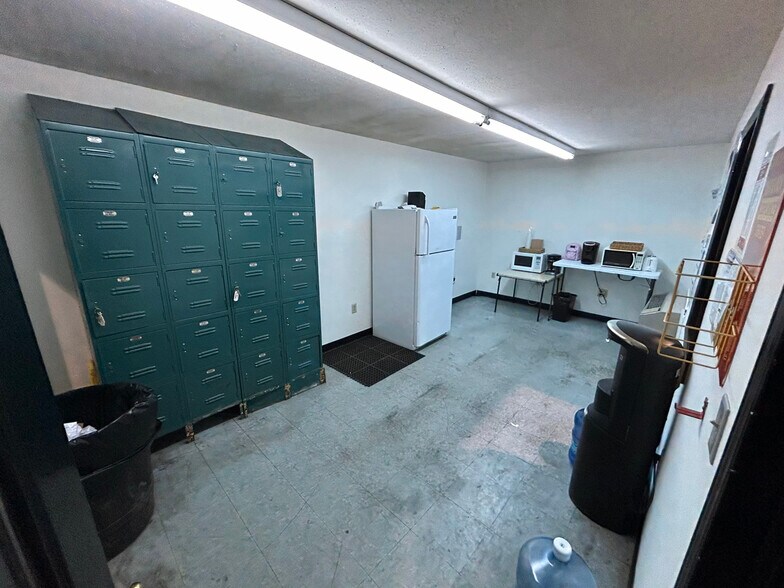 More Photos Of 129 Dishman Ln, Bowling Green Warehouse For Lease