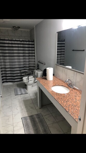 More Photos Of 340 Lockheed Ave SE, Marietta Healthcare For Sale