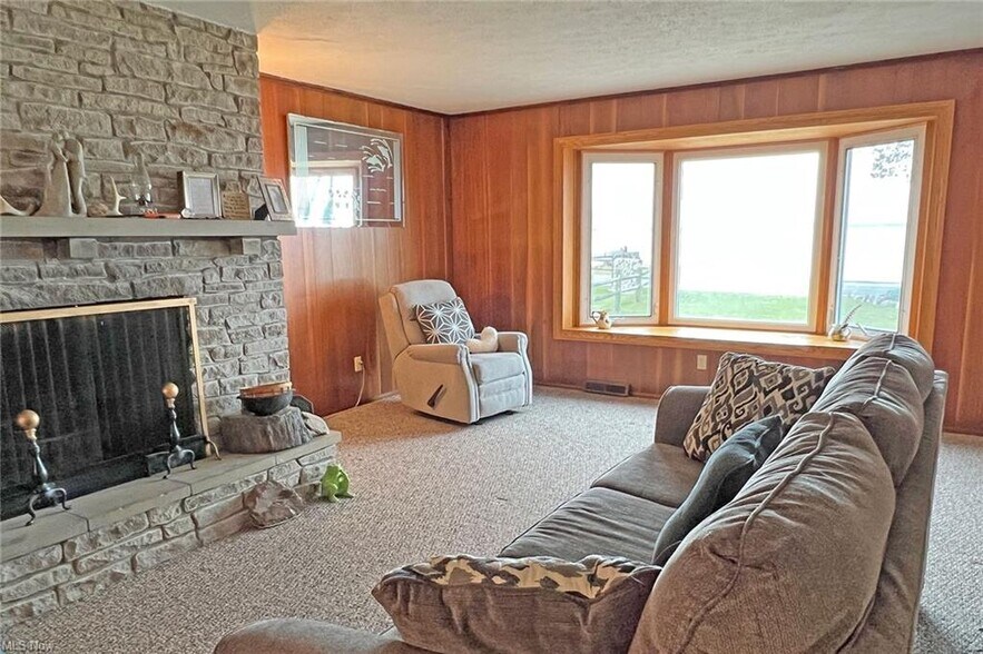 More Photos Of 504 W Lakeshore Dr, Kelleys Island Restaurant For Sale