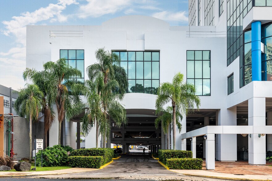 More Photos Of FD Roosevelt Est. 306, San Juan Office For Sale