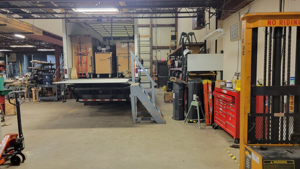 More Photos Of 363 Pickering Rd, Rochester Light Manufacturing For Sale