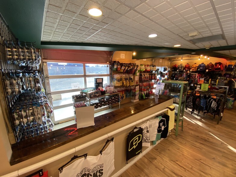 More Photos Of 4025-4045 E Iliff Ave, Denver Freestanding For Sale