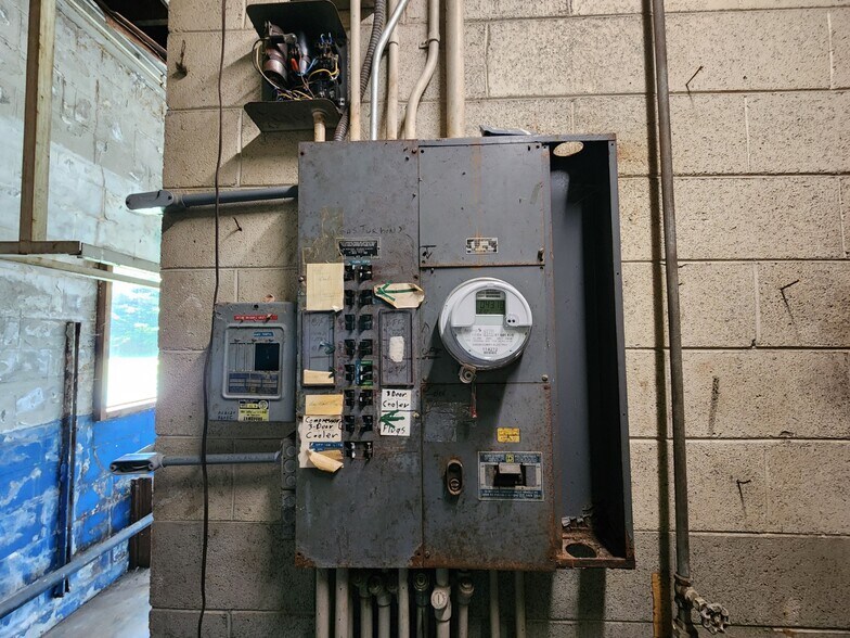 More Photos Of 311 6th St, Port Orford General Retail For Sale