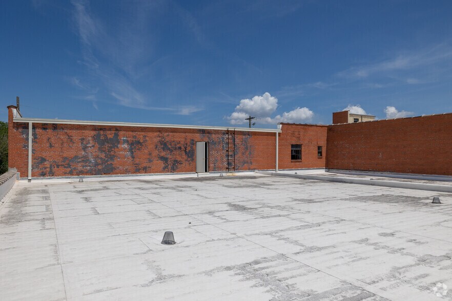 More Photos Of 502-514 6th St N, Texas City General Retail For Sale