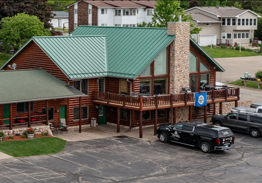 More Photos Of 1127 N Lakeshore Dr, Lake City Hotel For Sale