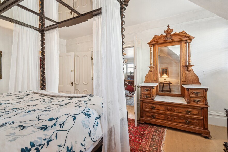 More Photos Of 1057 Steiner St, San Francisco Hospitality For Sale