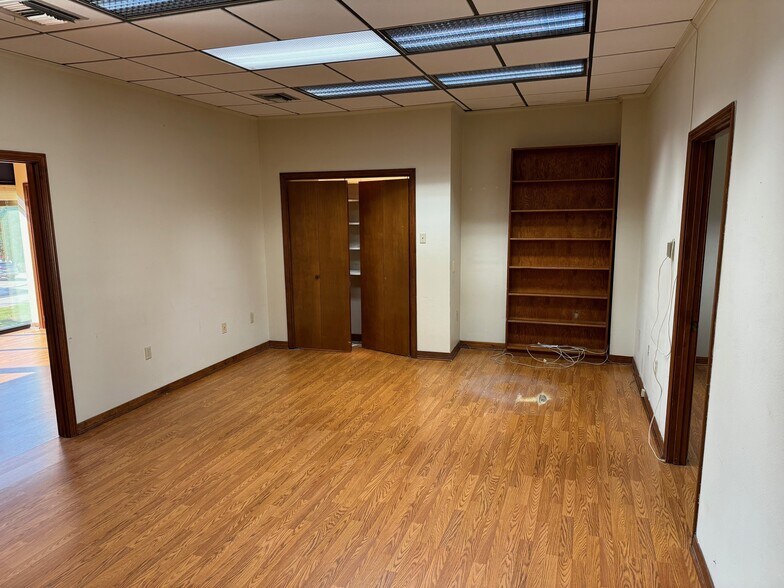 More Photos Of 4425 Clearview Pky, Metairie Office For Lease
