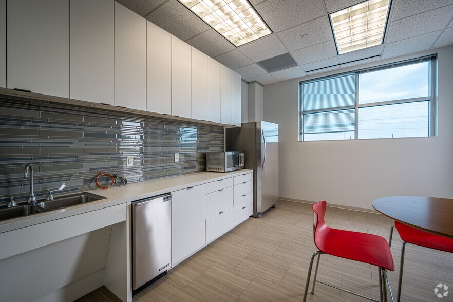 More Photos Of 10603 W Sam Houston Pky N, Houston Unknown For Lease