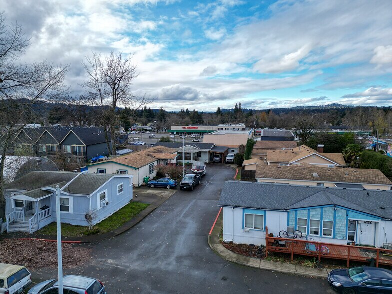 More Photos Of 3016 SE Holly Ave, Milwaukie Manufactured Housing Mobile Home Park For Sale
