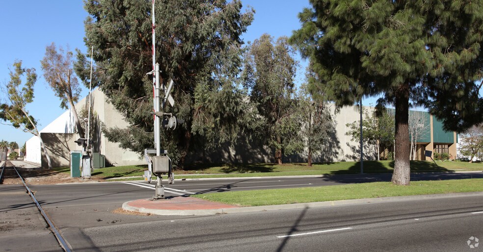 More Photos Of 17817 Valley View Ave, Cerritos Distribution For Lease