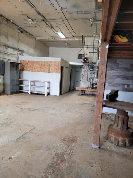 More Photos Of 1209 Dennis Rd, North Pole Warehouse For Lease