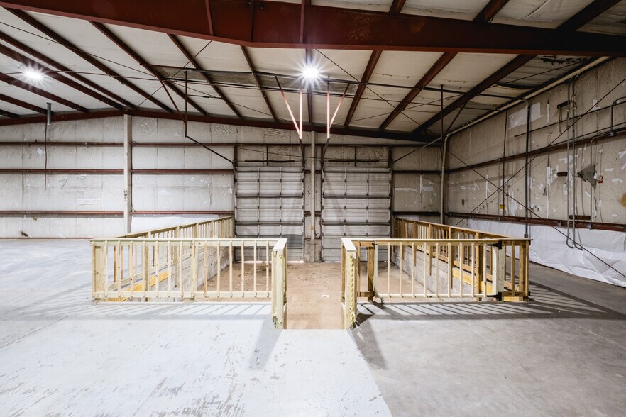 More Photos Of 3201 S Elm St, Little Rock Warehouse For Lease