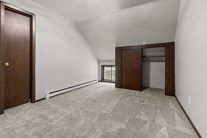 More Photos Of 1903 E Apple Creek Rd, Appleton Apartments For Sale