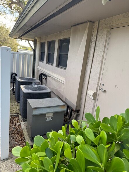 More Photos Of 835 SE Osceola St, Stuart Office Residential For Sale