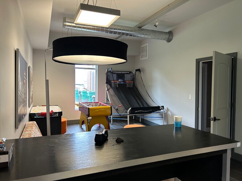 More Photos Of 2575 Willow Point Way, Knoxville Office For Lease