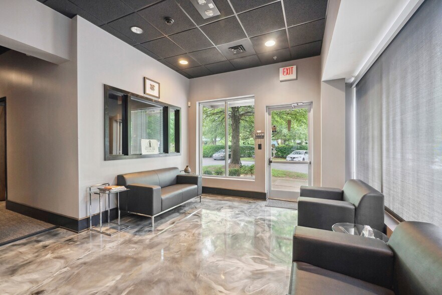 More Photos Of 3120 Latrobe Dr, Charlotte Showroom For Lease