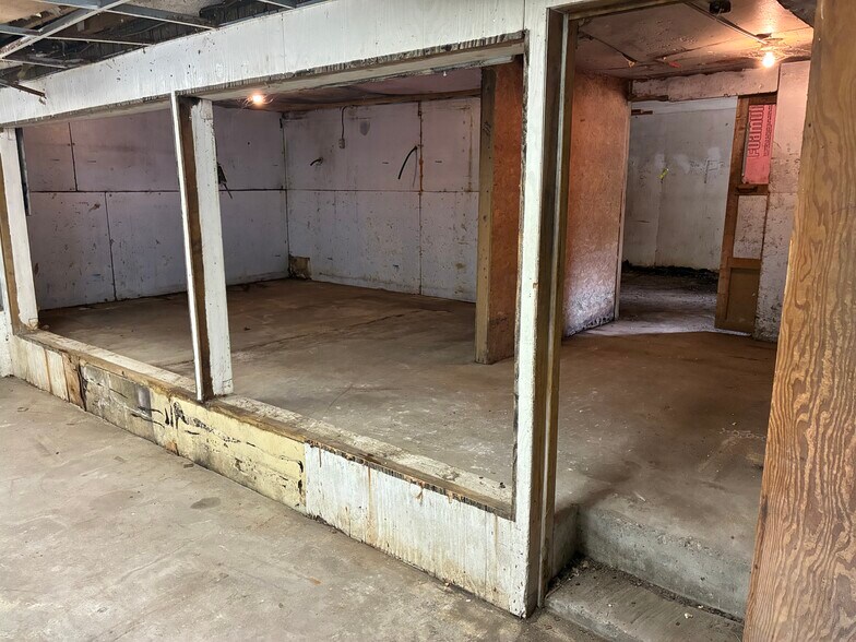 More Photos Of 637 S Main St, Nashville Freestanding For Sale