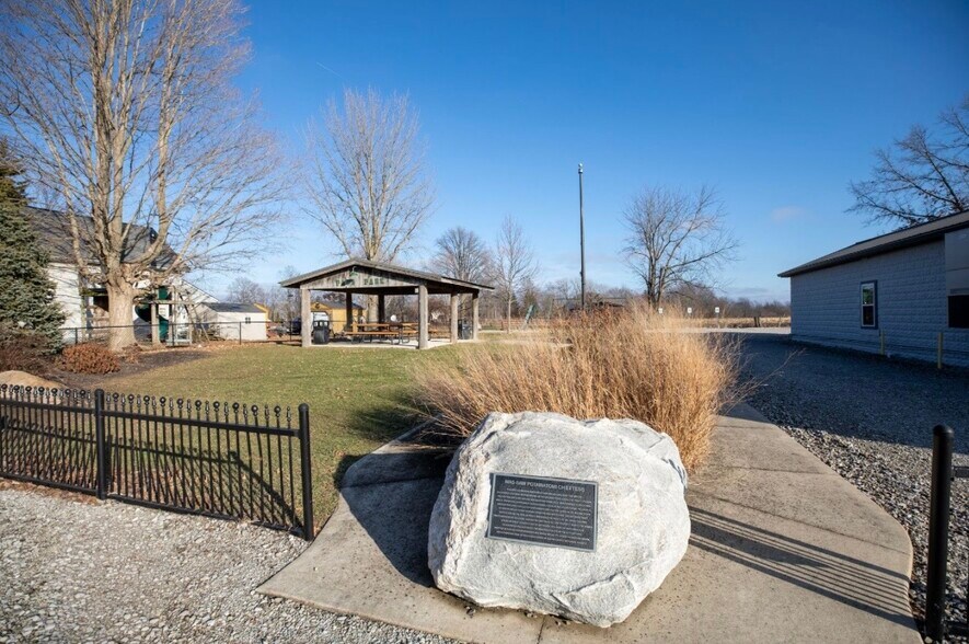 More Photos Of 991 N Main St, Kewanna General Retail For Sale