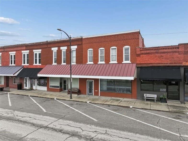 More Photos Of 723 S Main St, Concordia Storefront Retail Office For Sale