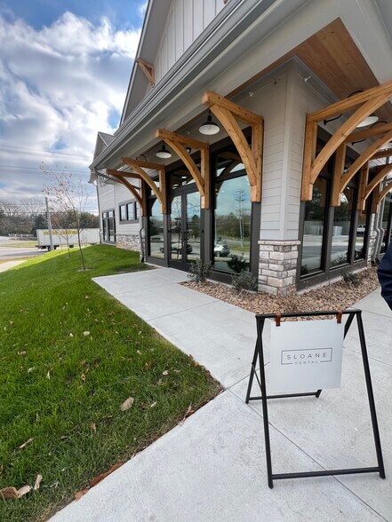 More Photos Of 1624 W Main St, Franklin Storefront Retail Office For Sale