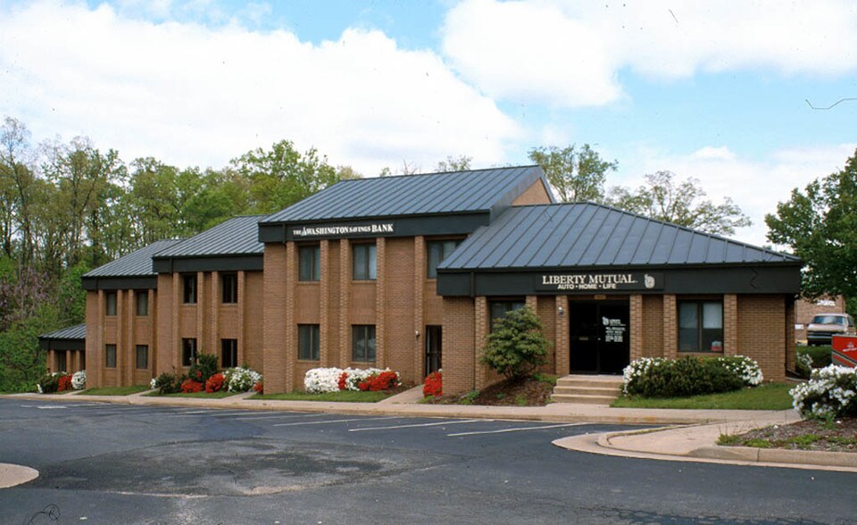 More Photos Of 1364-1376 Old Bridge Rd, Woodbridge Office For Lease