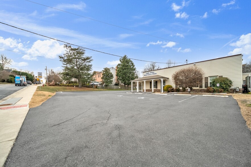 More Photos Of 4000 Burke Station Rd, Fairfax Veterinarian Kennel For Lease