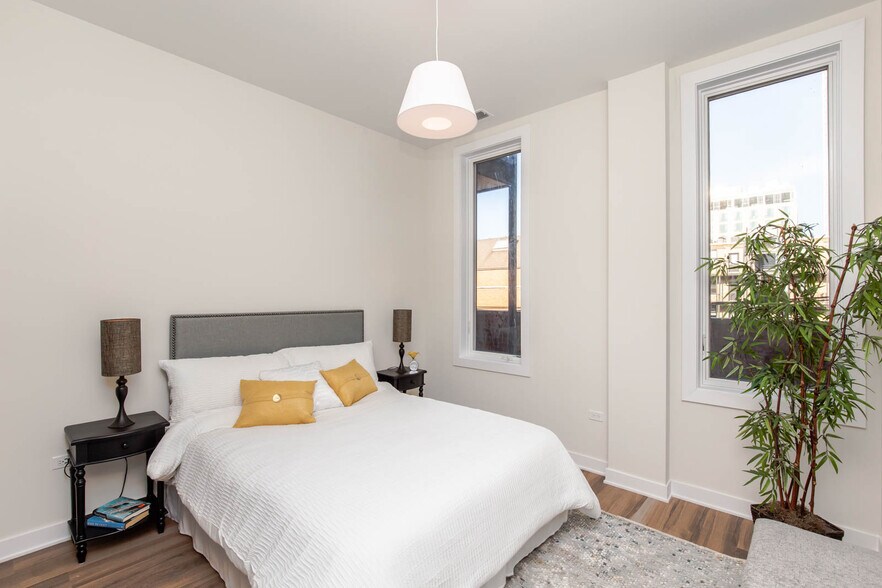 More Photos Of 1553 N Wells St, Chicago Apartments For Sale