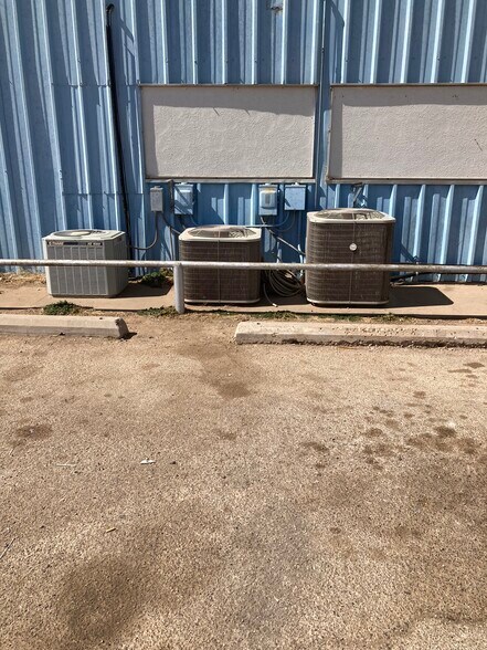 More Photos Of 1313 W 5th St, Plainview Auto Repair For Sale