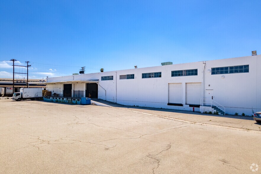 More Photos Of 2300 S Eastern Ave, Commerce Industrial For Sale