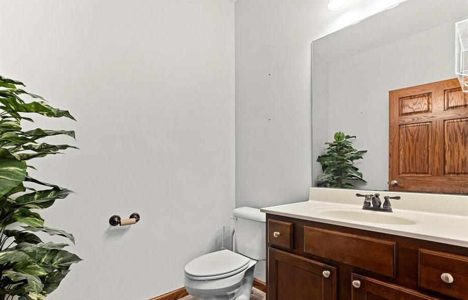 More Photos Of 614-616 State Route 116 Hwy, Germantown Hills Office For Sale