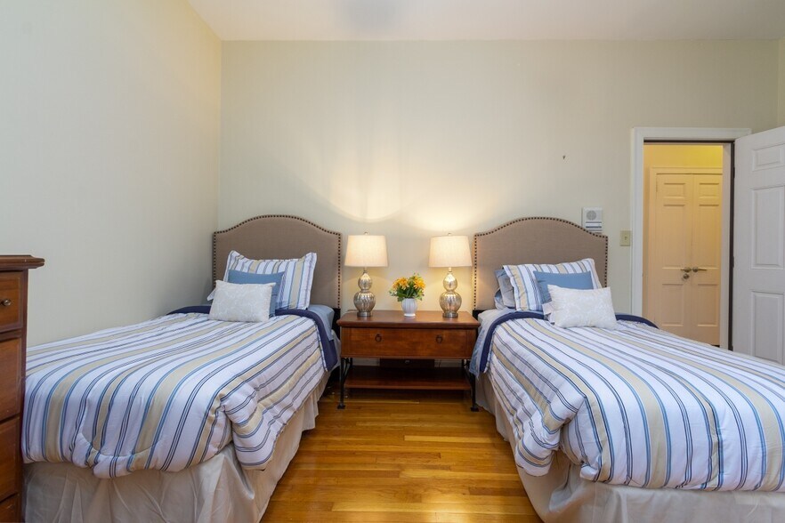 More Photos Of 173 S Lee St, Forsyth Assisted Living For Lease