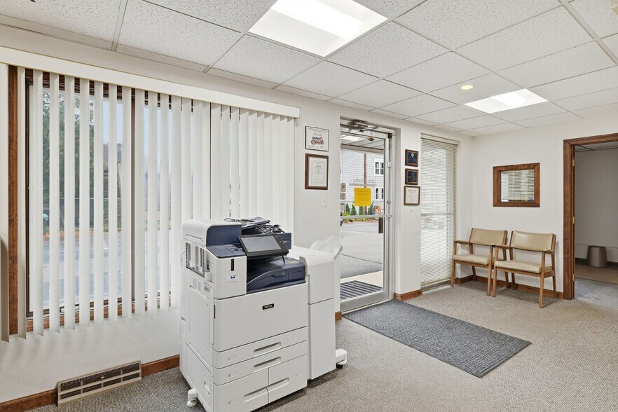 More Photos Of 641 Grattan St, Chicopee Office For Lease